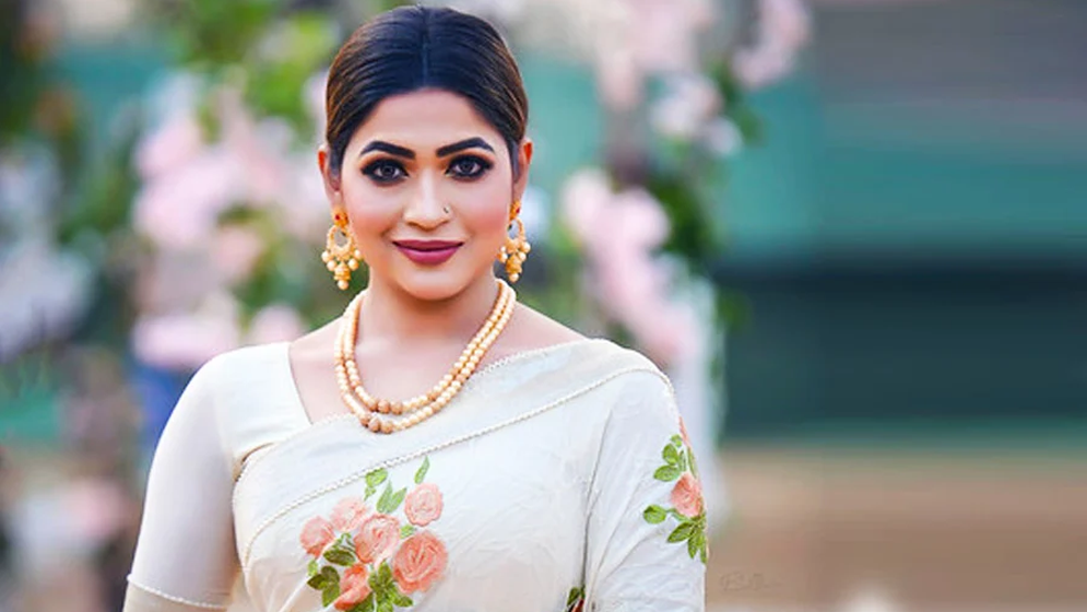 যারা আমাকে বোরকা কিনতে বলেছিলেন, এই ছবিটা তাদের জন্য: বাঁধন