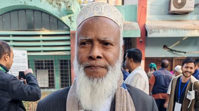 ৩৫ বছর পর ভোট দিলেন অবসরপ্রাপ্ত অধ্যক্ষ রবিউল ইসলাম