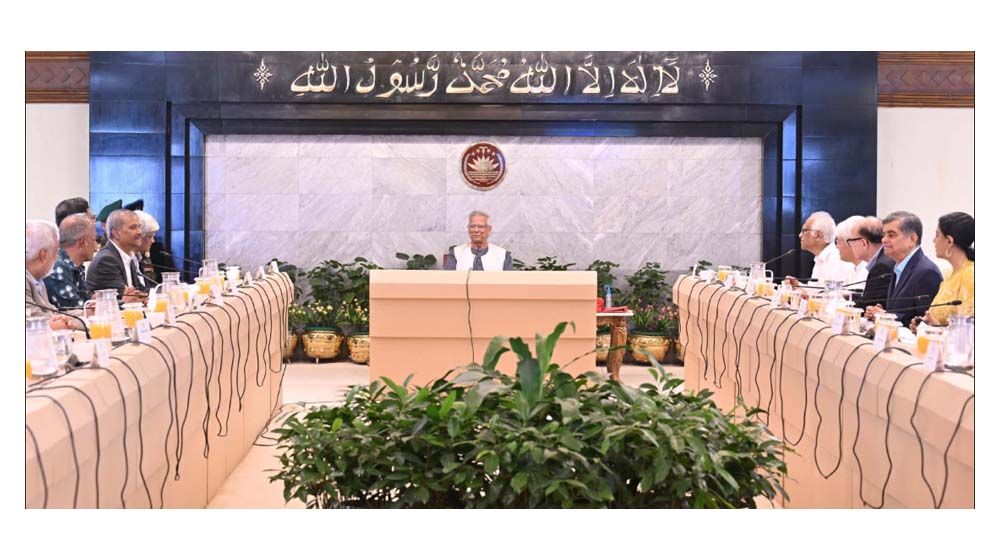 জাতীয় পতাকাবাহী গাড়িতে শপথে যাবেন উপদেষ্টারা, ফেরার সময় থাকবে না পতাকা