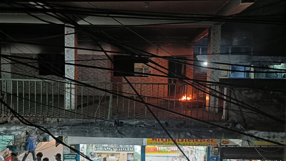 আ.লীগ কার্যালয়ে ‘জয়বাংলা’ স্লোগান, অতঃপর...