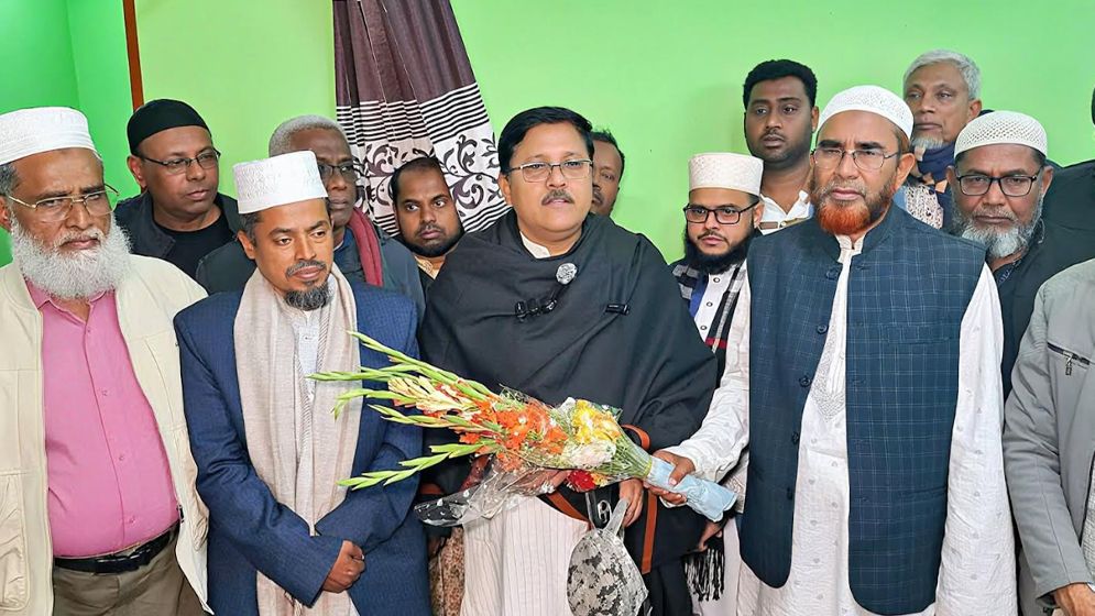 সৌহার্দপূর্ণ সাক্ষাতে বিএনপির নবনির্বাচিত এমপি মনোয়ার ও প্রতিদ্বন্দ্বী জামায়াত প্রার্থী