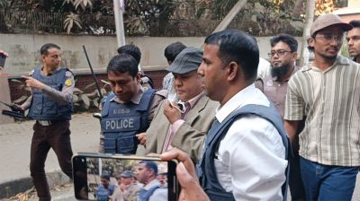 ধানমন্ডি ৩২ থেকে ঢাবি অধ্যাপকসহ আটক ৫
