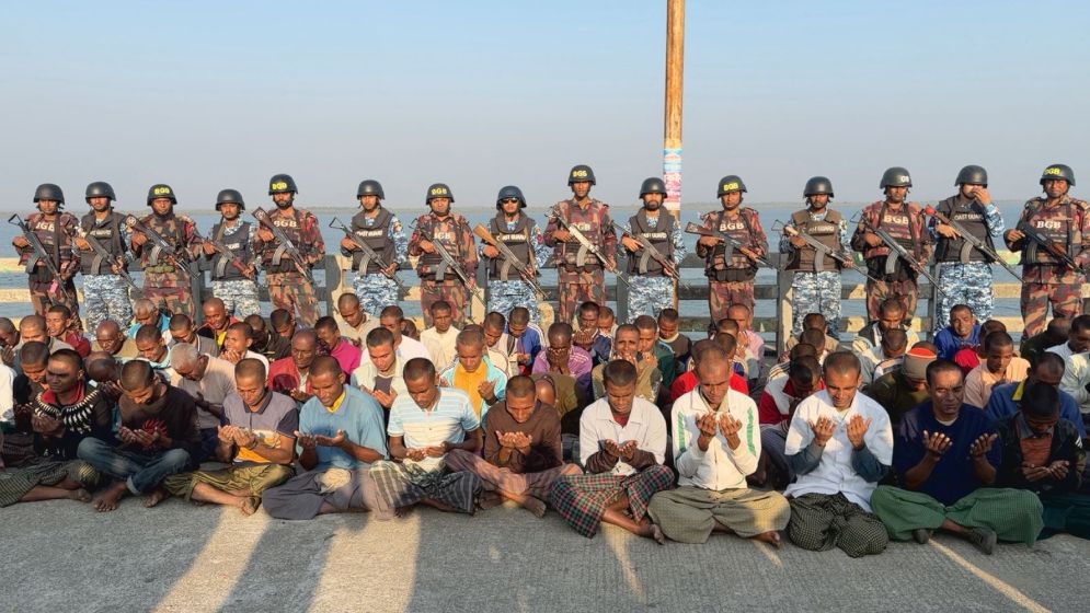দেশে ফিরল আরাকান আর্মির হাতে আটক ৭৩ জেলে