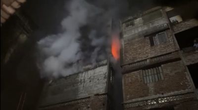 পুরান ঢাকায় জুতার কারখানায় আগুন