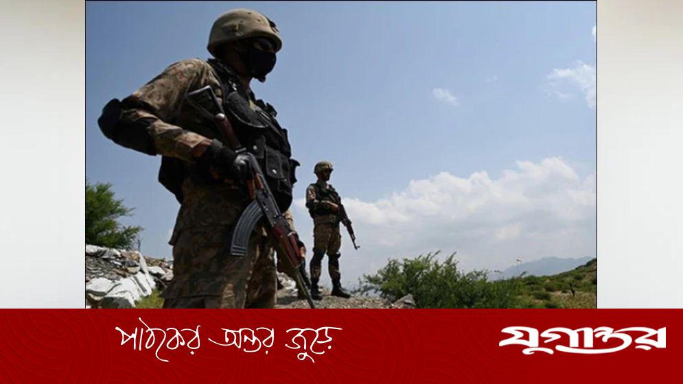 পাকিস্তানে গাড়ি বোমা হামলায় ১১ সেনা নিহত, ১২ সন্ত্রাসীও প্রাণ হারিয়েছে