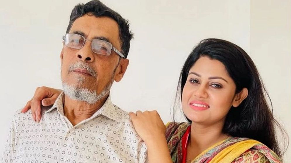 বাবা হারালেন মৌমিতা