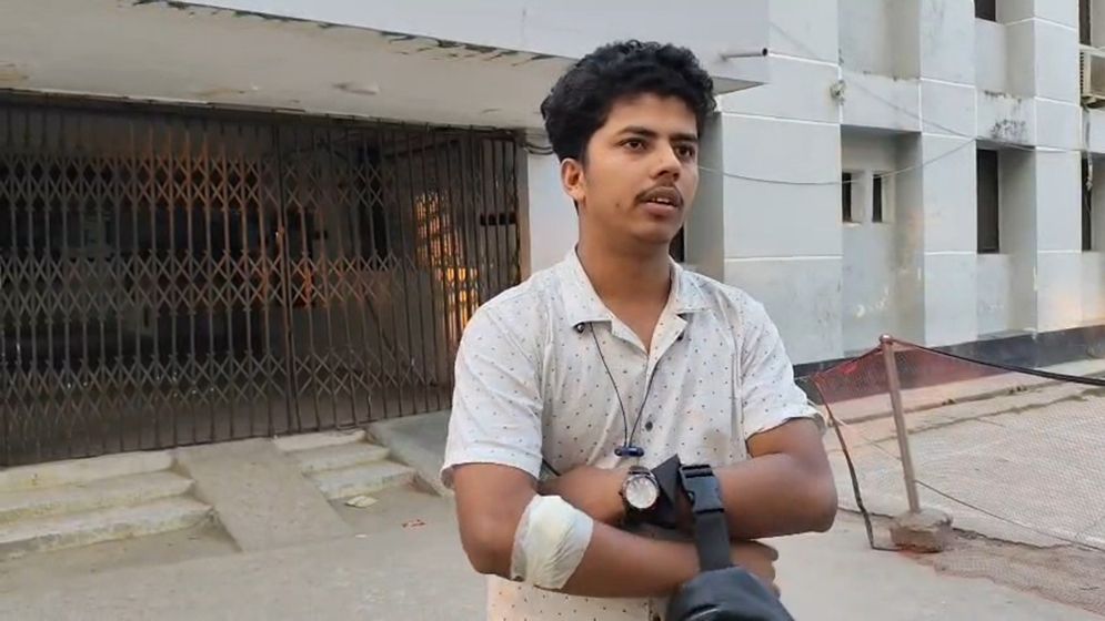 রায়পুরে অস্ত্র ঠেকিয়ে যুবকের দেড় লাখ টাকা ছিনতাই