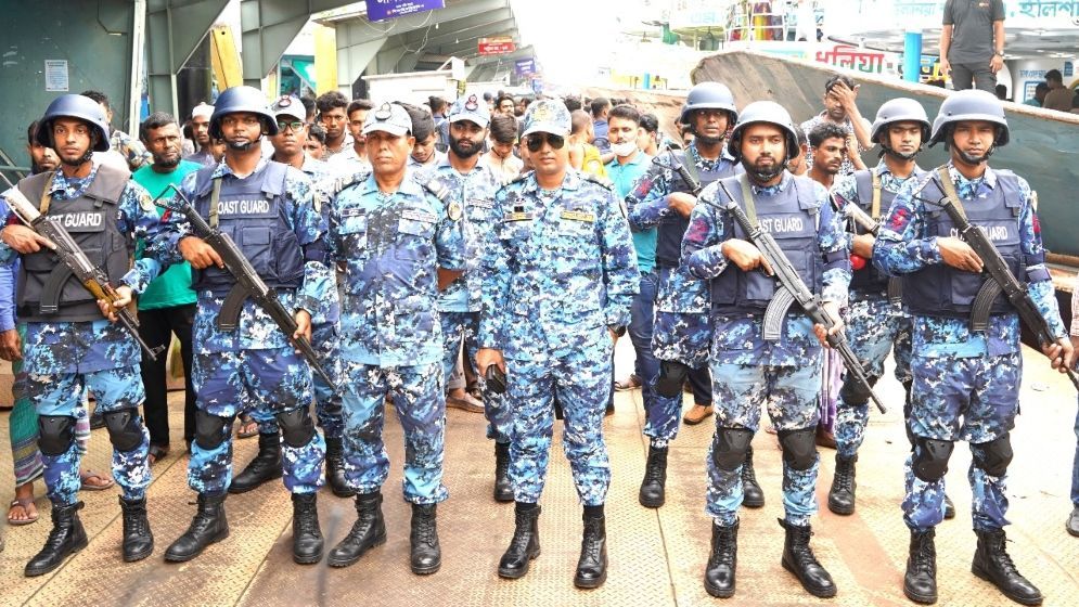 কোস্টগার্ডের অভিযানে ১৭ হাজার কোটি টাকার চোরাচালান জব্দ
