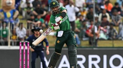 কঠিন সমীকরণের ম্যাচে ব্যাটিংয়ে পাকিস্তান