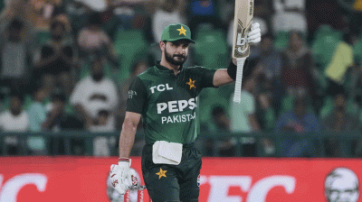 ফারহানের সেঞ্চুরিতে পাকিস্তানের চ্যালেঞ্জিং স্কোর