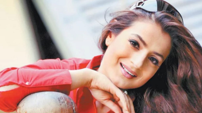 আমিশা প্যাটেলের বিরুদ্ধে গ্রেফতারি পরোয়ানা