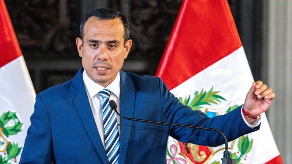 চীনা ব্যবসায়ীর সঙ্গে গোপন বৈঠক করায় ক্ষমতাচ্যুত হলেন পেরুর প্রেসিডেন্ট