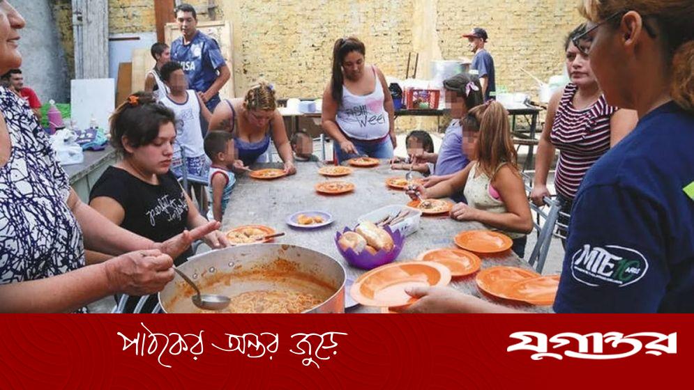 আর্জেন্টিনার অর্থনৈতিক সংকট: খাবার কিনতে ঋণ নিচ্ছেন মেসির দেশের মানুষ