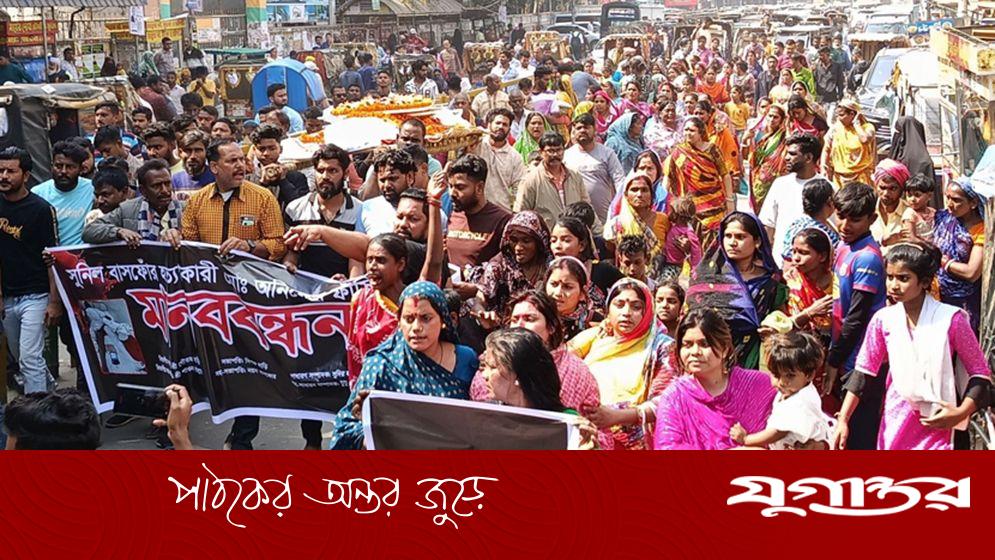 বগুড়ায় চাঁদা না দেওয়ায় ঝাড়ুদার হত্যা, লাশ নিয়ে বিক্ষোভে ডিসি-এসপি অফিস ঘেরাও
