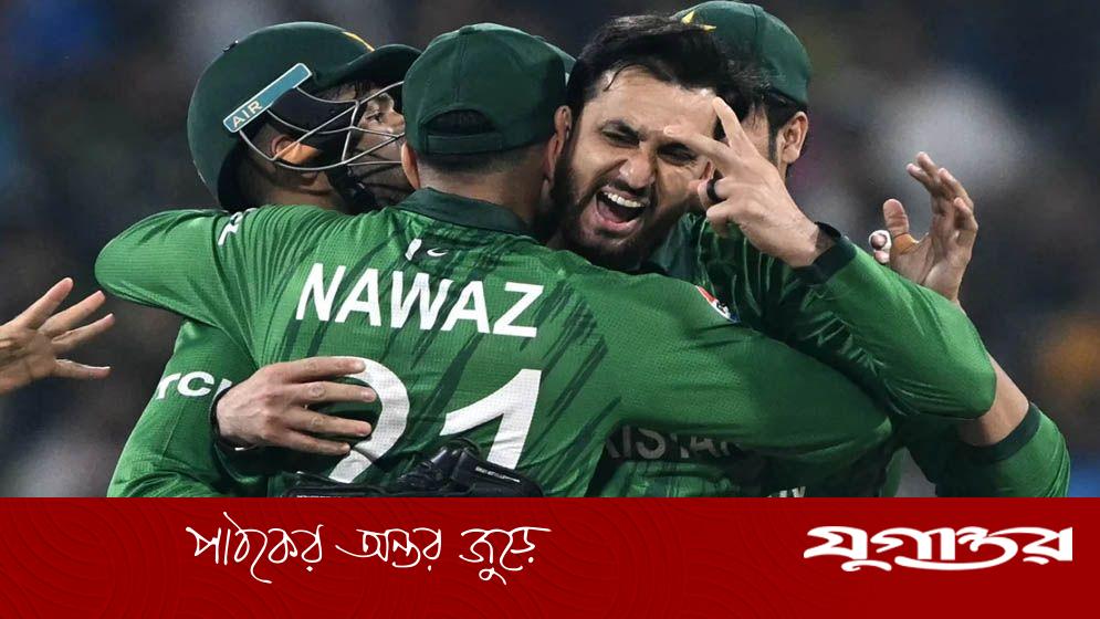 নামিবিয়াকে হারিয়ে সুপার এইটে পাকিস্তান, ফারহানের সেঞ্চুরিতে জয়