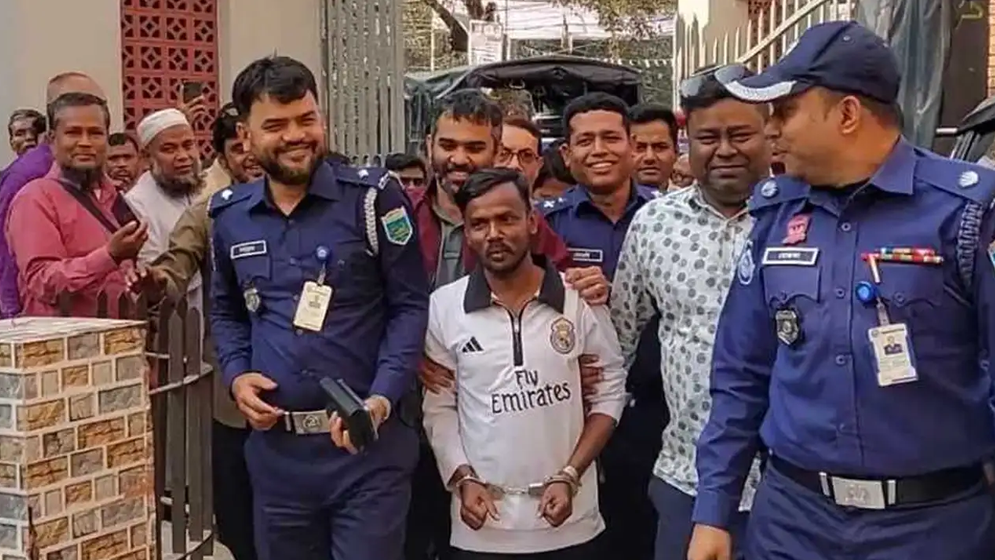 ভোট দিতে গিয়ে গ্রেফতার হলেন হিরো আলম