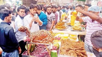 ইফতারি যেন ছক ভাঙা মিলনমেলা
