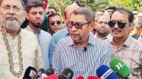 ‘মানুষকে ডাক্তারের পেছনে ঘুরতে হবে না, ডাক্তার মানুষের পেছনে ঘুরবে’