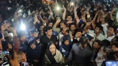 বিএনপি নেতাকর্মীদের বাধায় শহীদ মিনারে শ্রদ্ধা জানাতে পারেননি রুমিন ফারহানা