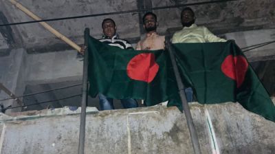 নগরকান্দায় আ.লীগ কার্যালয়ে জাতীয় পতাকা ও দলীয় পতাকা উত্তোলন