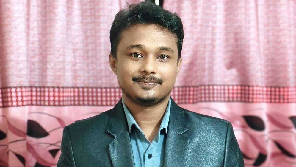 ব্রহ্মপুত্রের চরে শিক্ষার্থীর লাশ, কর্মকর্তাদের গাড়ি আটকে বিক্ষোভ