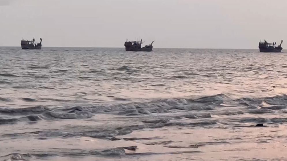 বঙ্গোপসাগরে দুই জেলে গুলিবিদ্ধ