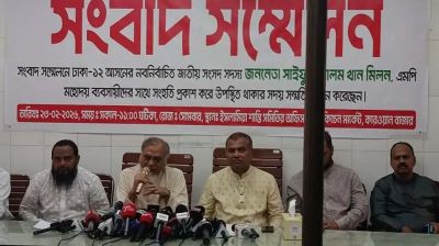 রোজায় দ্রব্যমূল্য কমানোর ঘোষণা কারওয়ান বাজারের ব্যবসায়ীদের
