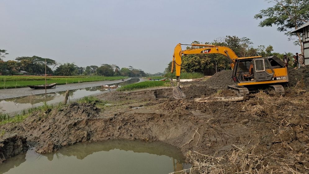 গোসাইরহাটে অবৈধ মাটি উত্তোলনের মহোৎসব, নিরব প্রশাসন