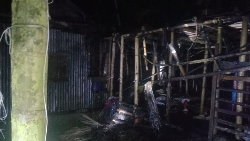 ইন্দুরকানীতে গভীর রাতে বসতঘরে লুটপাট- অগ্নিসংযোগ, আহত ১