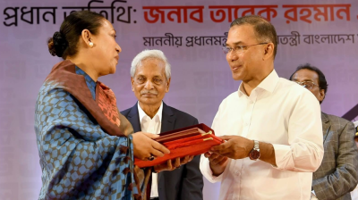 আইয়ুব বাচ্চুর একুশে পদক গ্রহণ করলেন তার স্ত্রী চন্দনা