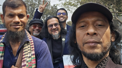 একুশে পদক নিয়ে রিকশা করে ফিরল ওয়ারফেজ