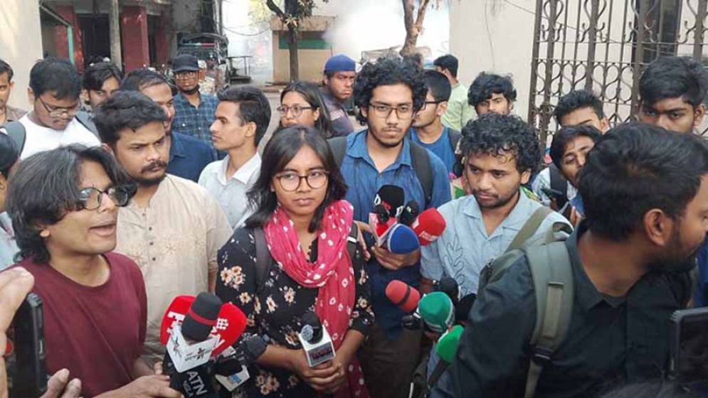 ডিসি মাসুদের অপসারণ দাবিতে ঢাবি শিক্ষার্থীদের বিক্ষোভ