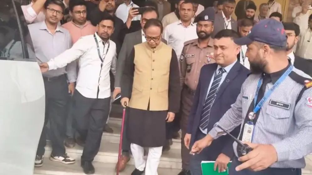 বাংলাদেশ ব্যাংকের গভর্নর সরানো ও নিয়োগ নিয়ে এত আলোচনা কেন?
