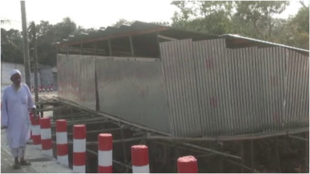 স্বেচ্ছাসেবক দল নেতার মদদে হতদরিদ্রের জায়গা দখল করে দোকান নির্মাণের অভিযোগ