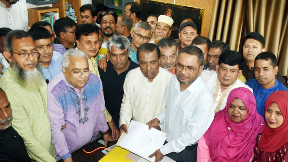 বগুড়া সদর আসনের উপনির্বাচনে বিএনপি ও জামায়াত প্রার্থীর মনোনয়ন জমা