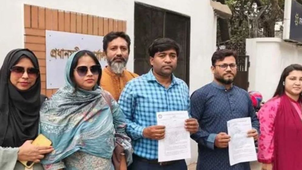 নতুন জাতীয় পে-স্কেল ঘোষণার দাবিতে প্রধানমন্ত্রীর কাছে স্মারকলিপি