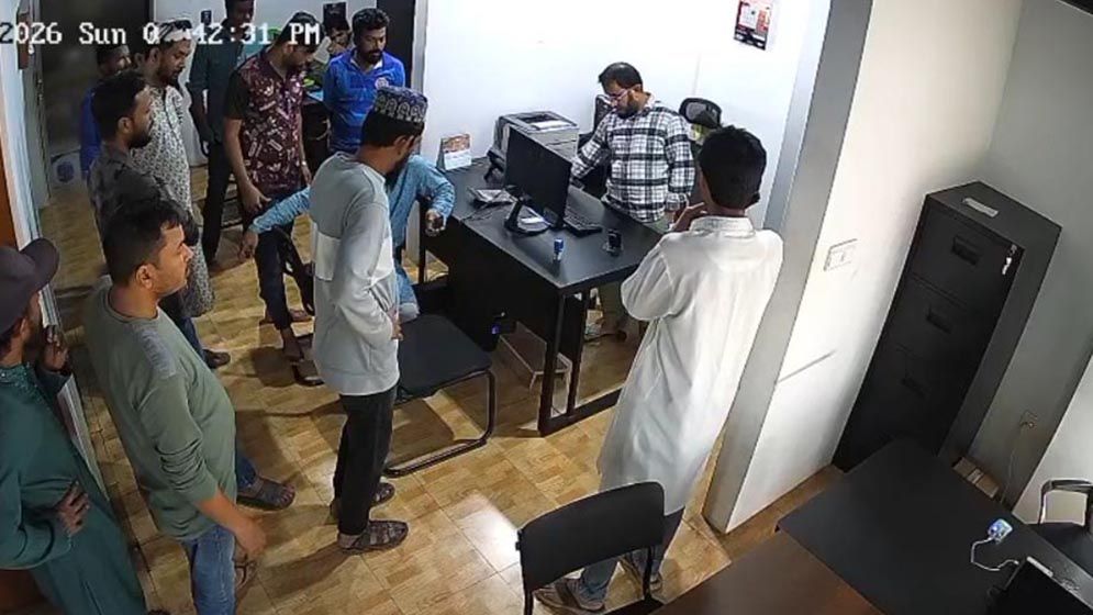 বেডরুমে ঢুকে গুলি করে হত্যার হুমকি, যুবদলের ২ নেতা বহিষ্কার