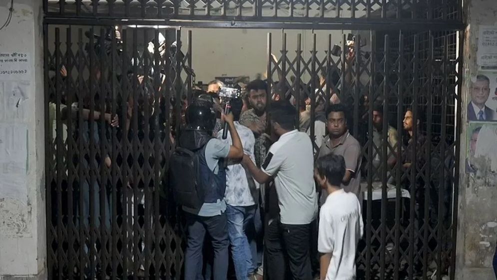 মধ্যরাতে ঢাকা পলিটেকনিকে ছাত্রদল–ছাত্রশিবির সংঘর্ষ, আহত ১০