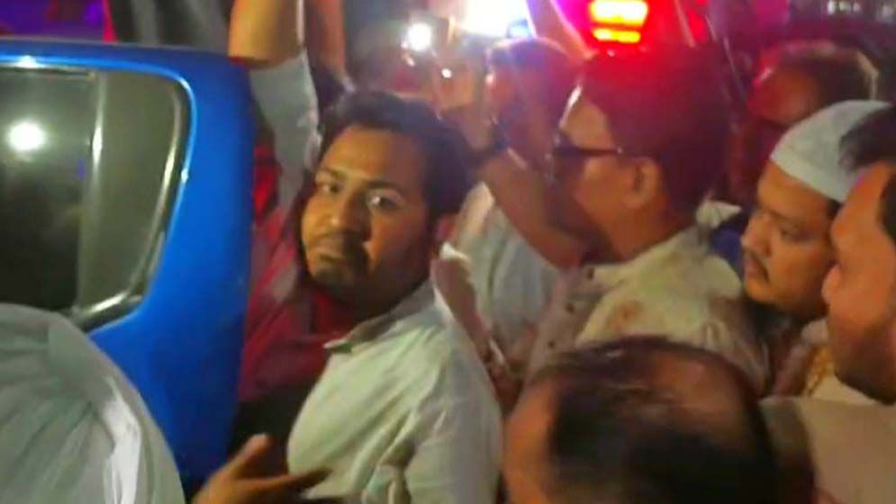 ফ্যাসিস্ট বলায় এনসিপির এমপিকে ২ ঘণ্টা ঘেরাও, উদ্ধার করল পুলিশ