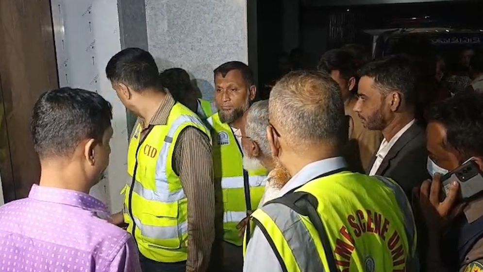 দিয়াবাড়িতে মুখে স্কচটেপ পেঁচিয়ে ডাকাতি, গৃহকর্ত্রীর মৃত্যু