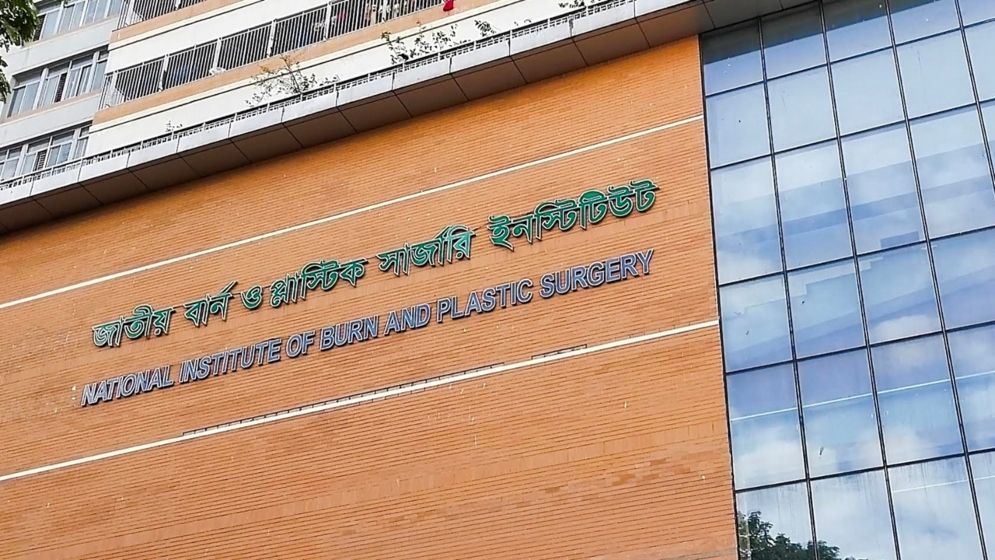 প্রাইভেটকারের গ্যাস সিলিন্ডার বিস্ফোরণে দগ্ধ ৮