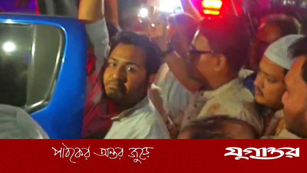 ফ্যাসিস্ট বলায় এনসিপি এমপিকে ঘেরাও, পুলিশের উদ্ধার নারায়ণগঞ্জে