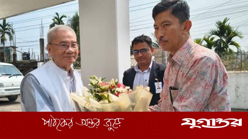 মন্ত্রী দীপেন দেওয়ানের সঙ্গে সন্তু লারমার সাক্ষাৎ: পাহাড়ি রাজনীতিতে ইতিবাচক বার্তা