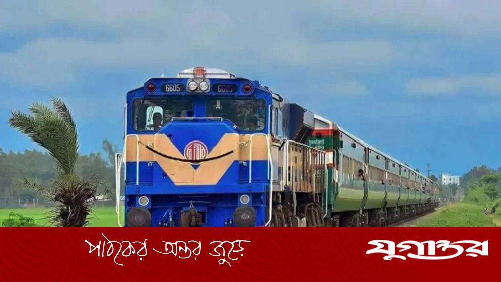 কক্সবাজারে ট্রেনে পাথর নিক্ষেপে রেল কর্মচারী আহত, মাথায় ১০ সেলাই