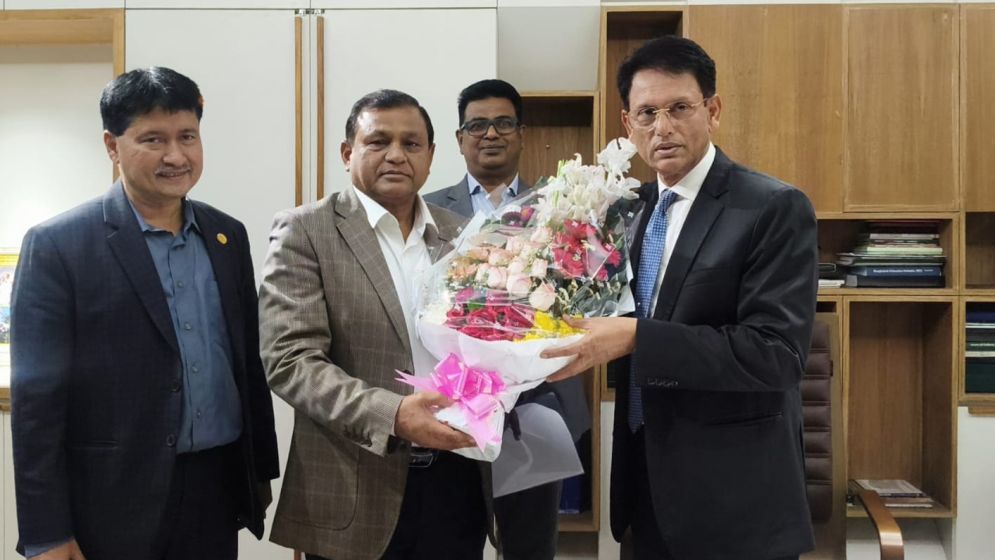 শিক্ষা মন্ত্রণালয়ের নতুন সচিব আবদুল খালেকের যোগদান
