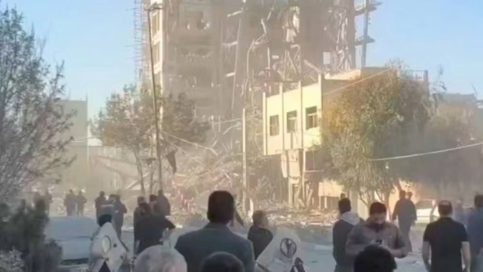 ইরানে সর্বোচ্চ নেতা নির্বাচনের পরিষদ ভবনে হামলা