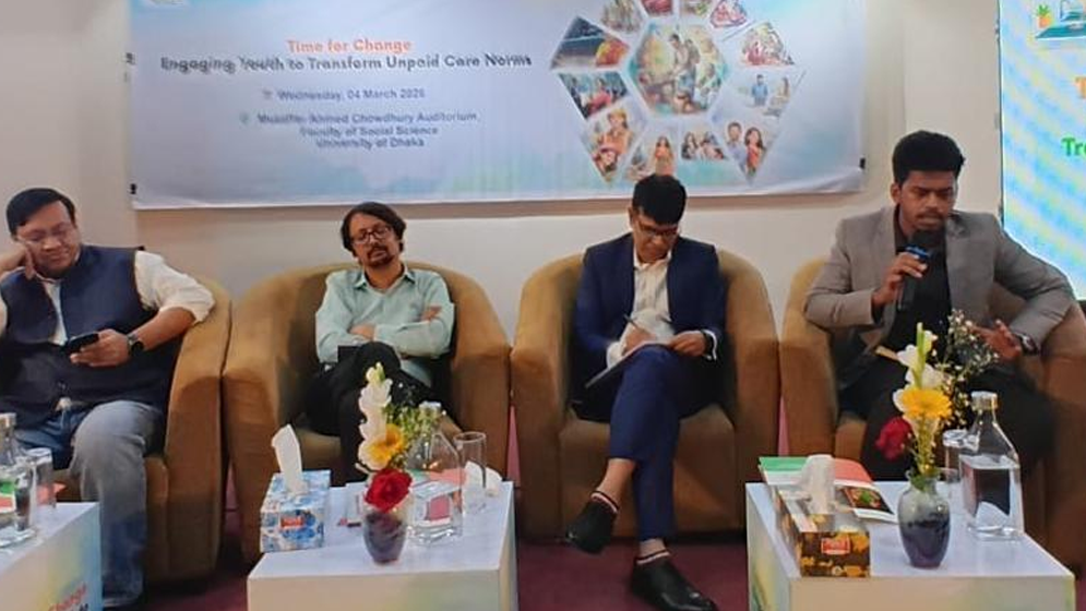 সন্তান হওয়ার পর নারী-পুরুষের আয়ের চিত্র বদলে যায়