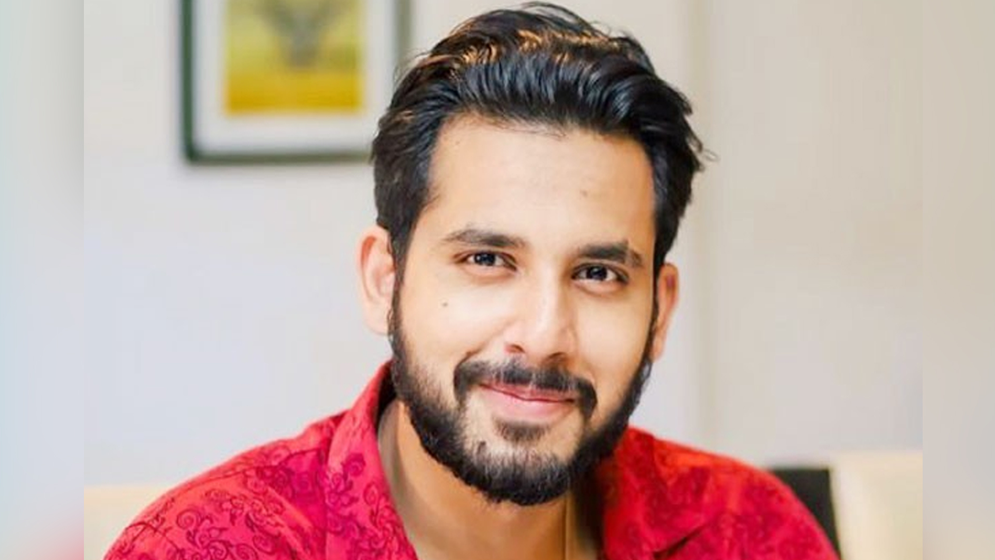 ইকরাকে নিয়ে নতুন পোস্ট, তোপের মুখে আলভী