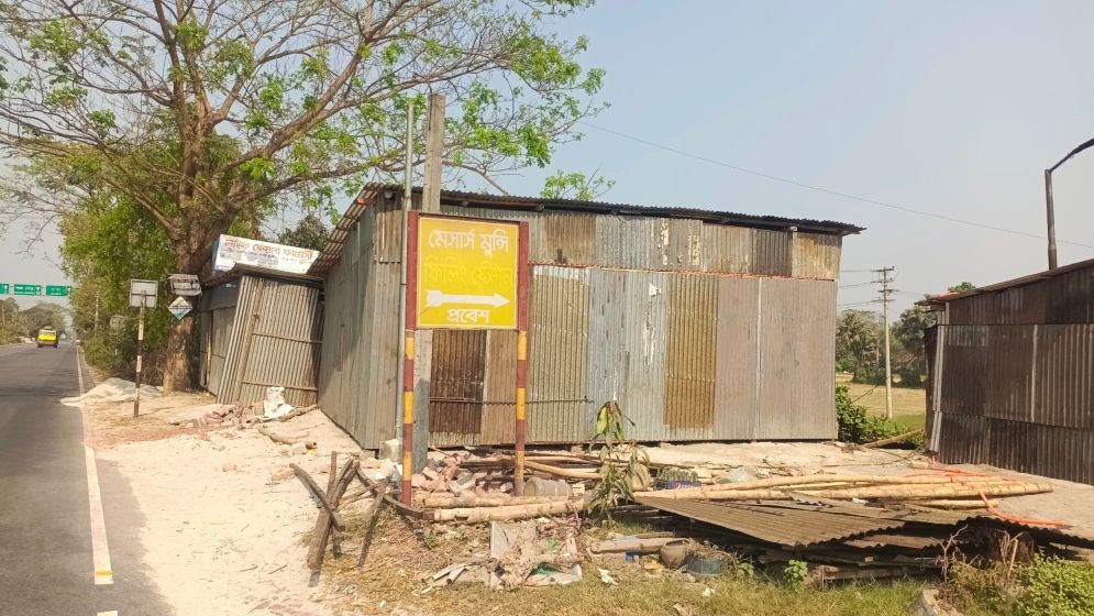 নগরকান্দায় বিএনপি নেতার বিরুদ্ধে সরকারি জায়গা দখলের অভিযোগ