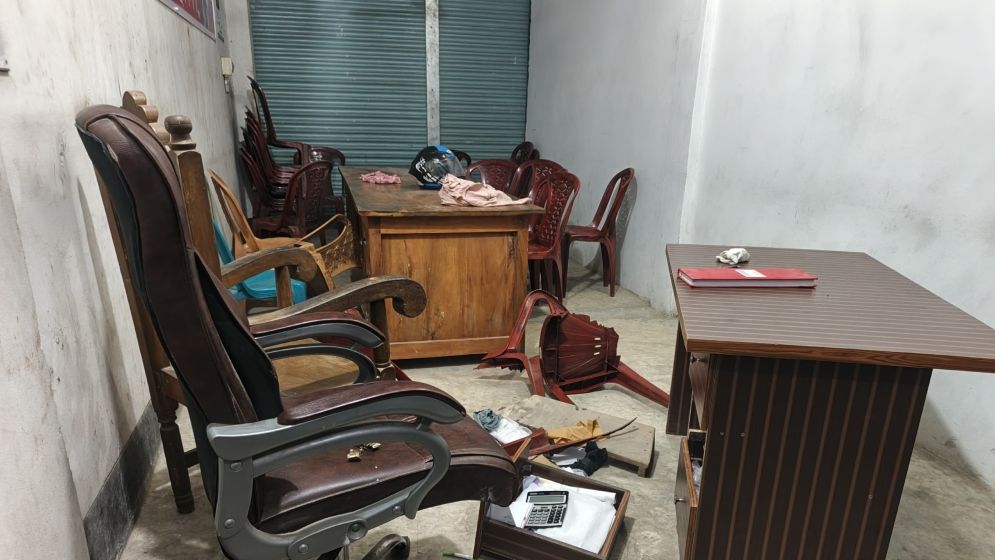 চাঁদা না দেওয়ায় যুবদলের কার্যালয়ে যুবলীগের হামলার অভিযোগ